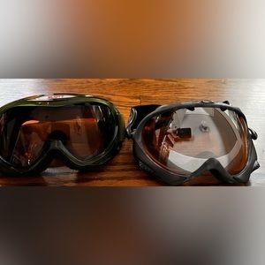 Set of two ski googles
